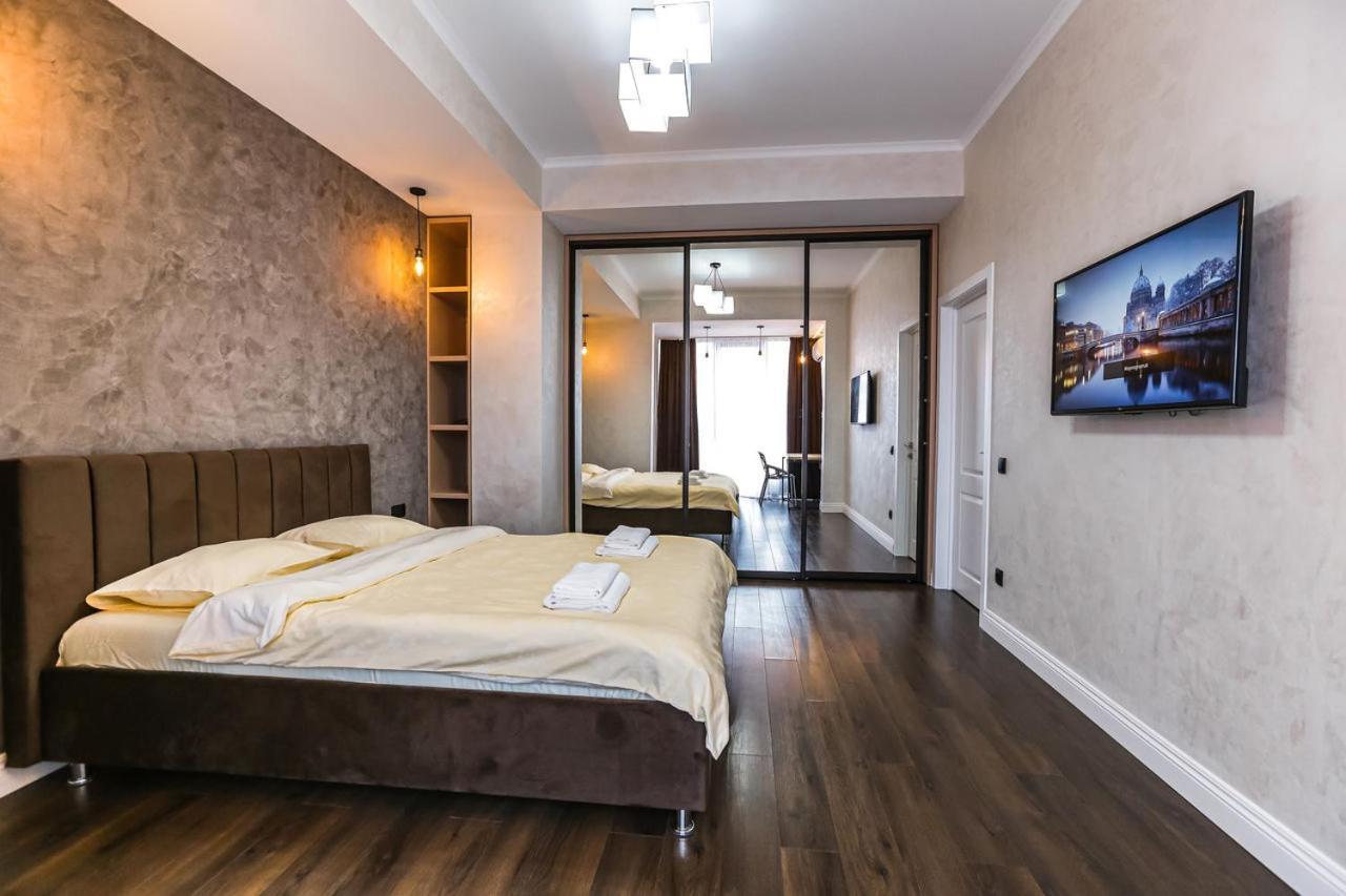 Double Skyhouse Exclusive Apartments 基希讷乌 外观 照片