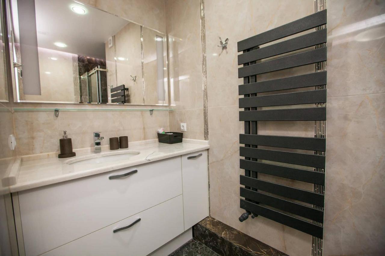 Double Skyhouse Exclusive Apartments 基希讷乌 外观 照片
