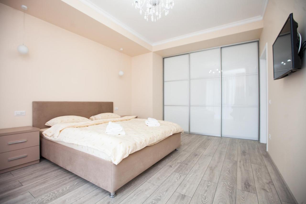 Double Skyhouse Exclusive Apartments 基希讷乌 外观 照片
